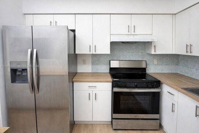 Building Photo - 835 NE 212th Terrace