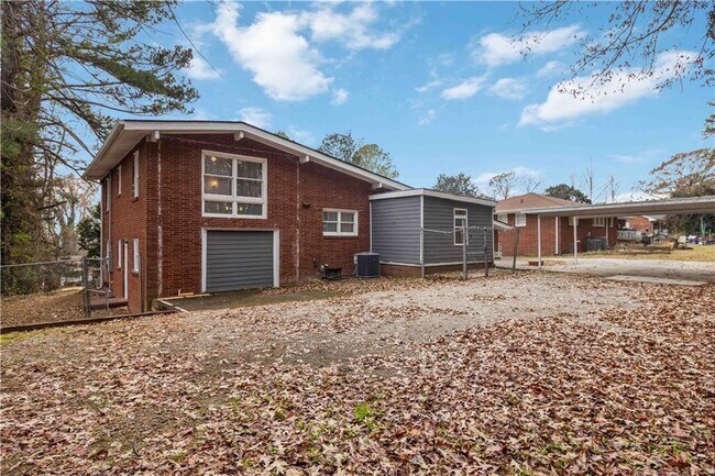 Building Photo - 3035 McLendon Cir NW