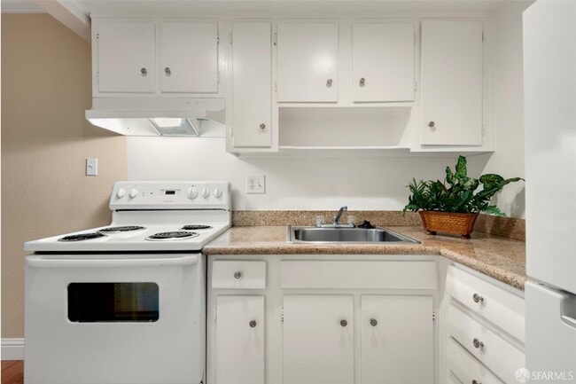 Building Photo - 1735 Woodland Ave