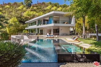 Building Photo - 1895 Rising Glen Rd