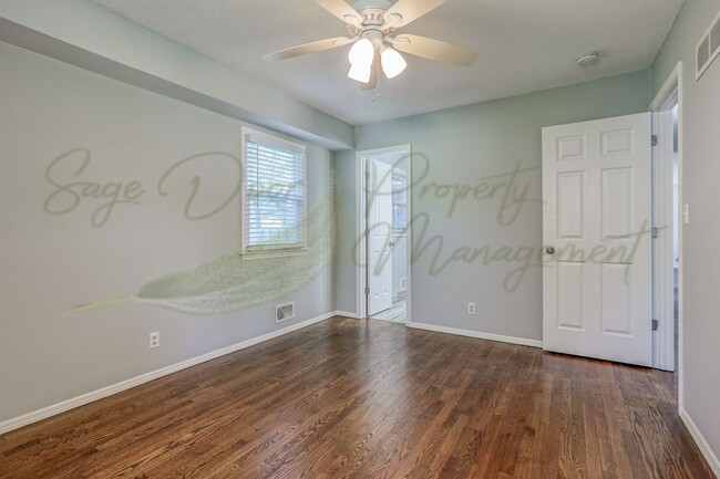 Building Photo - LOTS OF NATURAL SUNLIGHT!!!