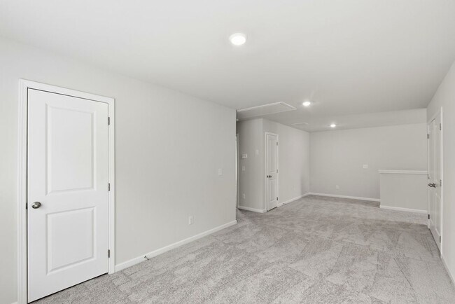Building Photo - 54 Umber Ln
