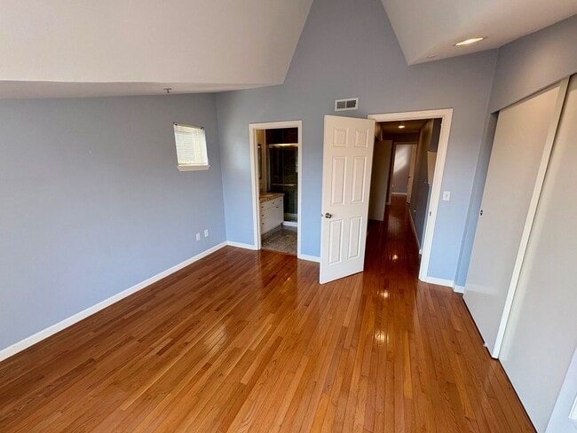 Building Photo - 1541 Cherrylane Pl S
