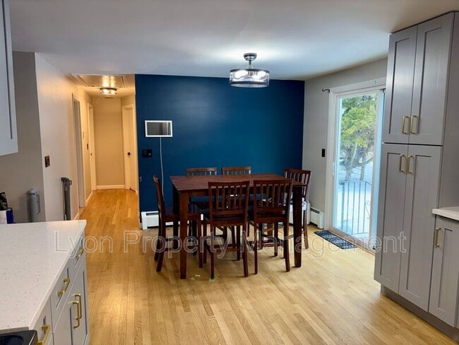 Building Photo - 128 Thurston St