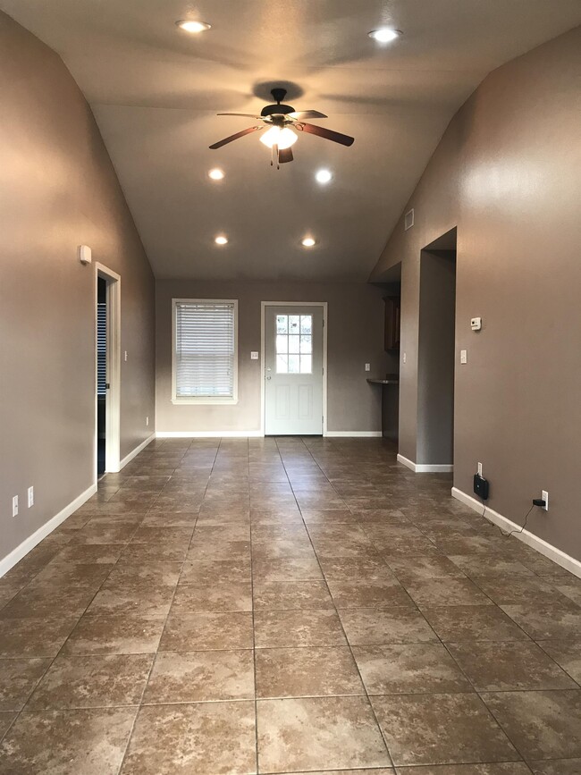 Primary Photo - 1405 S 12th St