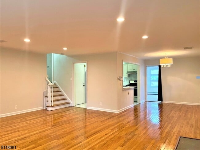 Building Photo - 51 Silver Spring Rd