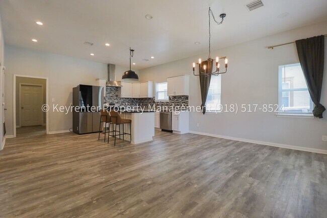 Building Photo - 1324 N Cheyenne Ave