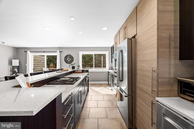 Building Photo - 6 Hounds Hollow Ct