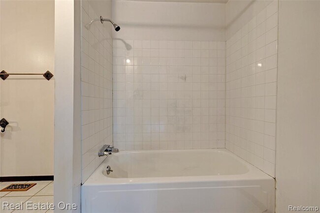 Building Photo - 5307 Metamora Rd