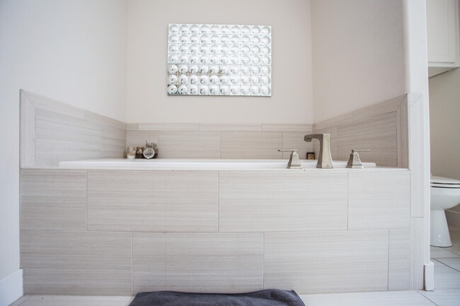 Building Photo - 23 Wilshire Blvd