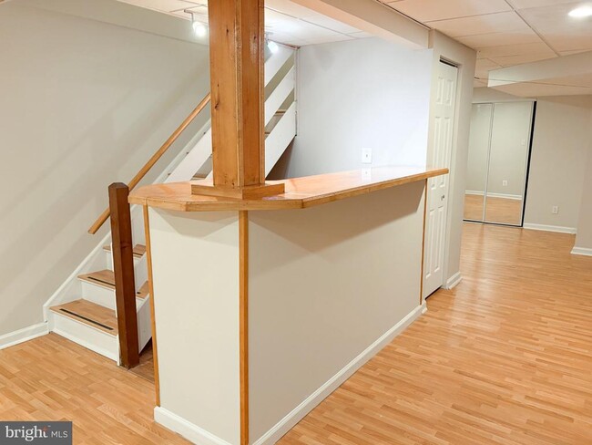 Building Photo - 180 Deer Run Ct