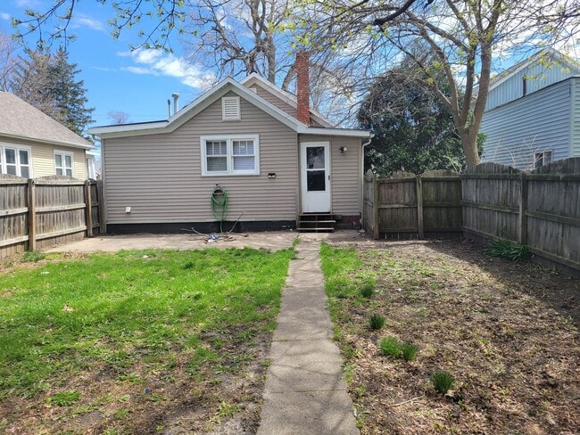 Building Photo - 2BR/1BA Gem In Washington