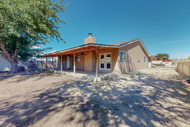 Building Photo - WESTSIDE RANCH 4/BD 2/BD 2/CG