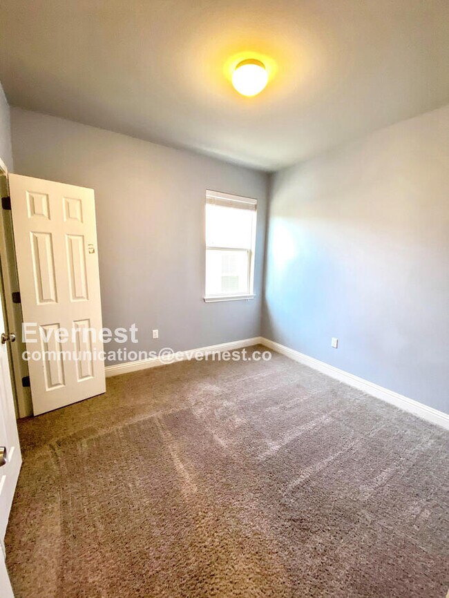 Building Photo - 8800 Jodie Ln