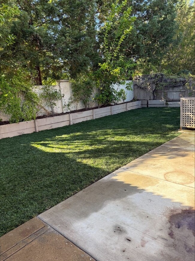 Building Photo - Beautiful Single-Story 4BR/2BA Home – Quie...