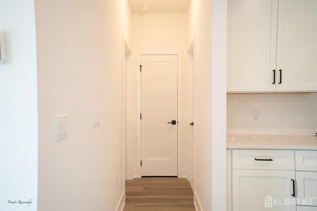 Building Photo - 85 Mustang Dr