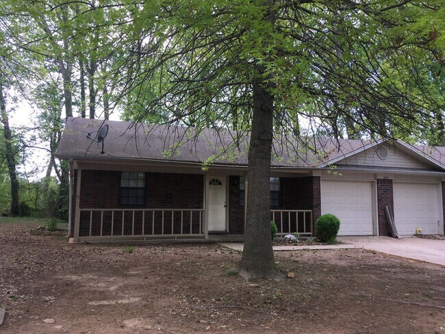 Primary Photo - 3327 N Detroit Ave