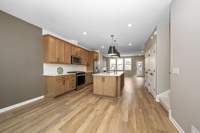 Building Photo - 848 Woodlawn Ave