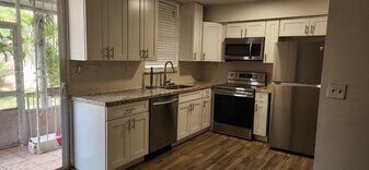 Eat-in kitchen - 5979 SW 69th St