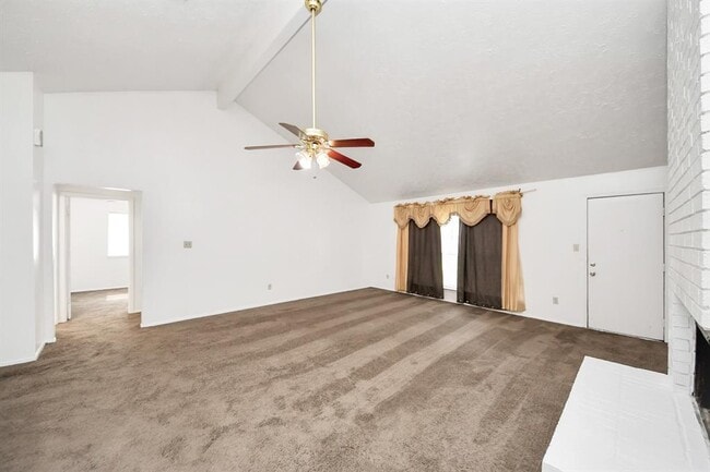Building Photo - 13610 Piney Oaks Dr