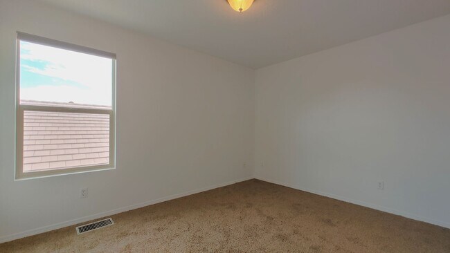 Building Photo - 2105 Margarita Dr SE