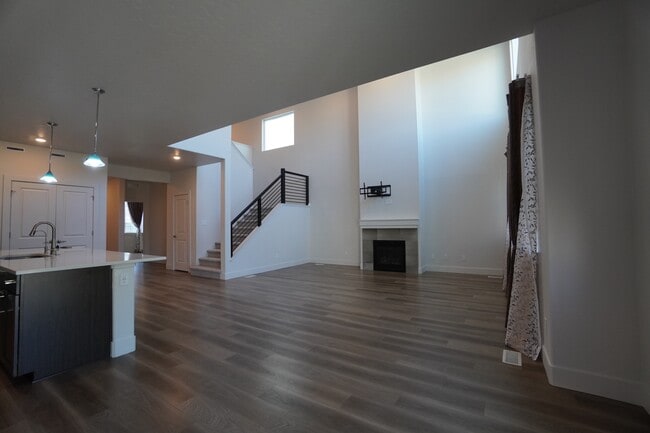 Building Photo - 245 E Caldera St