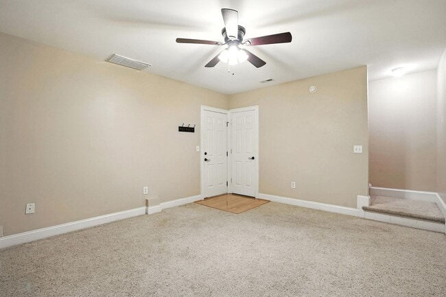 Building Photo - BEAUTIFUL BRICK FRONT TOWNHOME HOLLY SPRINGS!