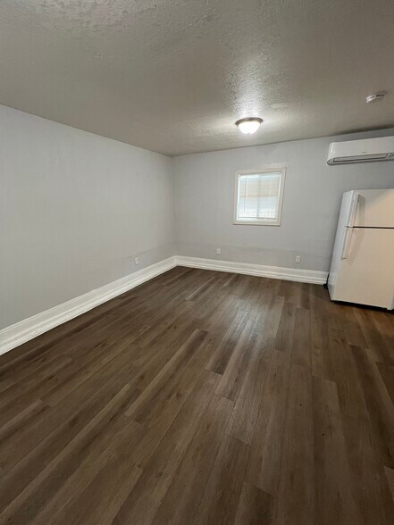 Building Photo - 15464 Pomona Rincon Rd