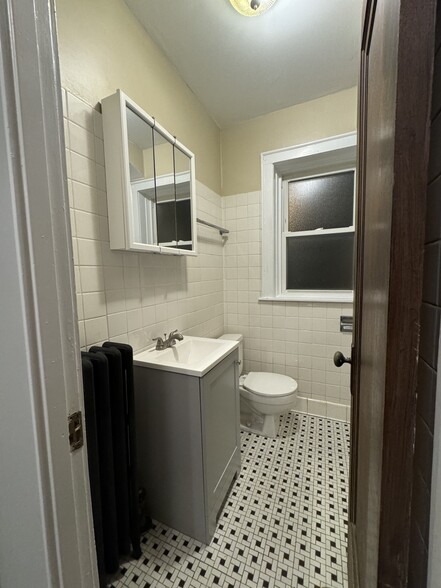 Bathroom - 5821 N Moody Ave