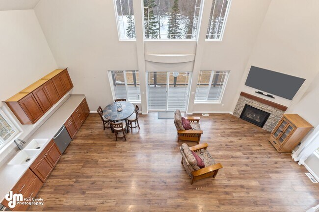 Building Photo - SEASONAL LAKEFRONT LIVING