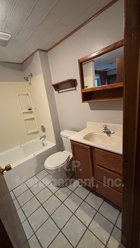 Building Photo - 1425 Meadowmoor Dr NE