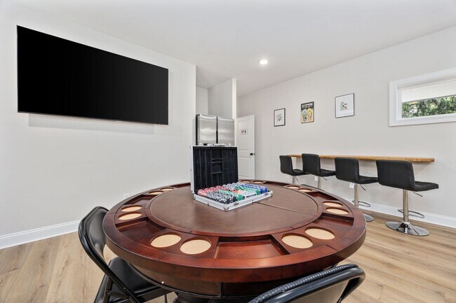 Building Photo - Gorgeous Custom Home Available for Snowbir...