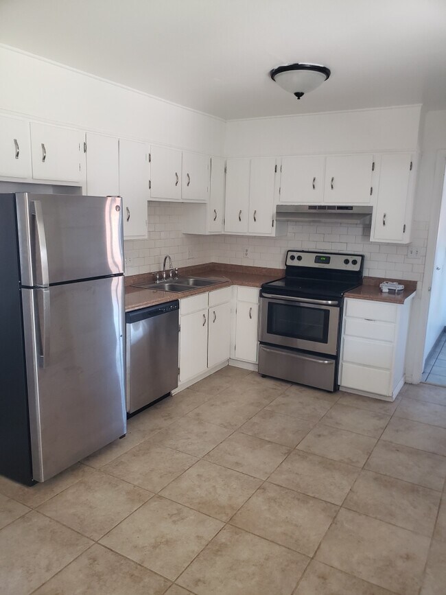 Building Photo - 5370 King Ct