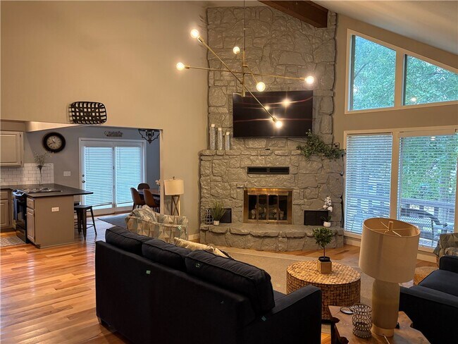 Building Photo - 80 Mayfair Dr