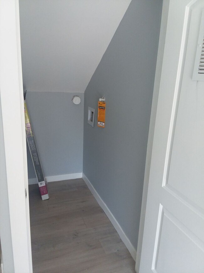 Building Photo - Estara Ave