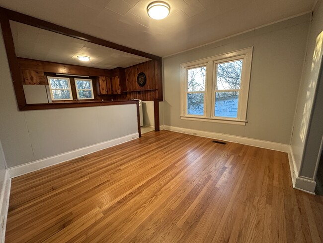 dining room - 2212 Allin St