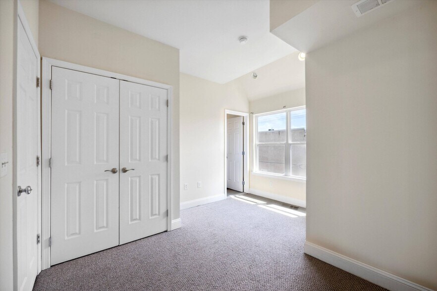 Building Photo - 2001 N Cleveland St