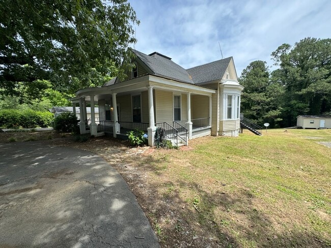 Building Photo - Large Historical 3/2 House in Summerville-$1,595