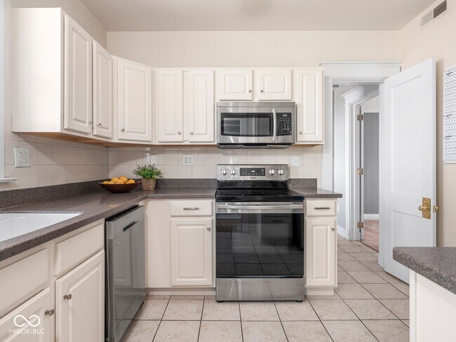 Building Photo - 2161 N Meridian St