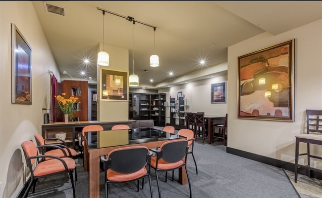 Building Photo - 668 S Lane St