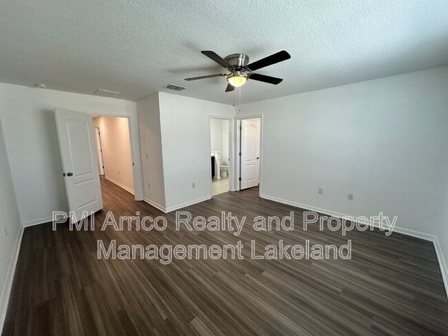 Building Photo - 3848 Exeter Ln