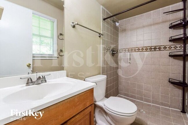 Building Photo - 111 Elizabeth Way