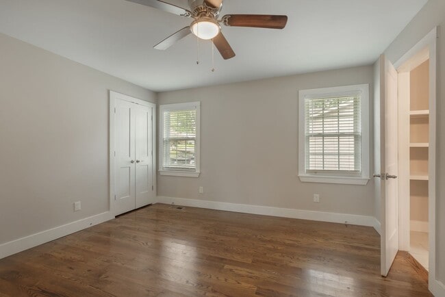 Building Photo - Charlotte Park/Nations bungalow home for r...
