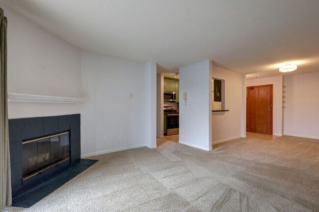 Building Photo - Spacious 1bd, 1ba Condo Available in Perfect Mercer Island Location!