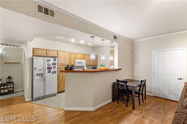 Building Photo - Spacious Two-Bedroom Condo with Resort-Sty...
