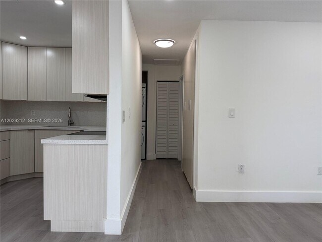 Building Photo - 3021 W 76th St