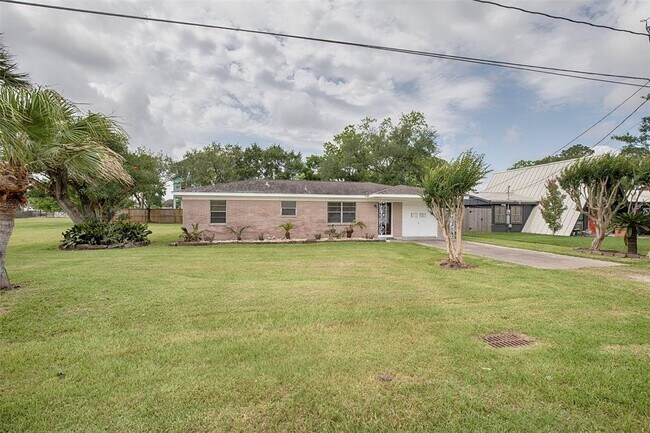 Building Photo - 2569 Cliff Dr