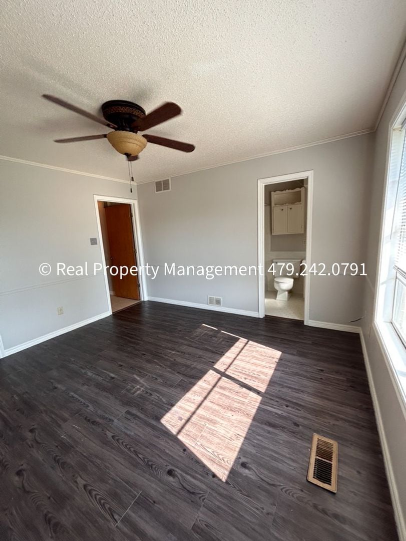 Building Photo - 2320 S 50th St