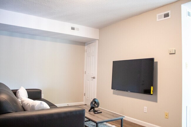 Interior Photo - 402 N Gregory St