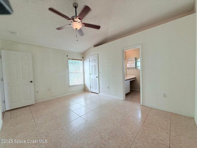 Building Photo - 3232 Wallace Ave